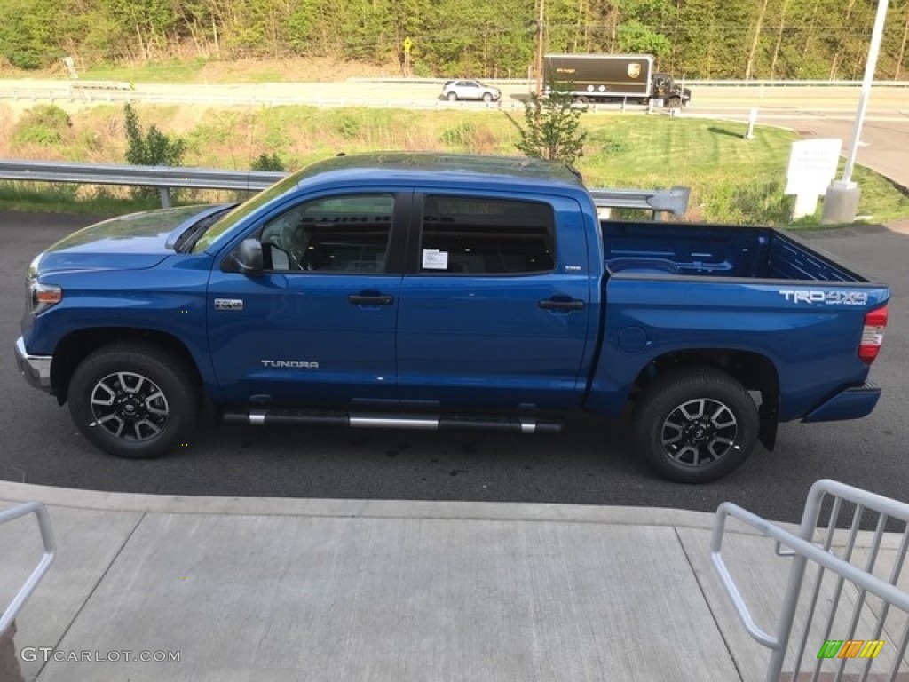 2018 Tundra SR5 CrewMax 4x4 - Blazing Blue Pearl / Graphite photo #5