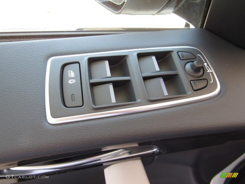 2018 Jaguar F-PACE 30t AWD R-Sport Controls Photo #127129168