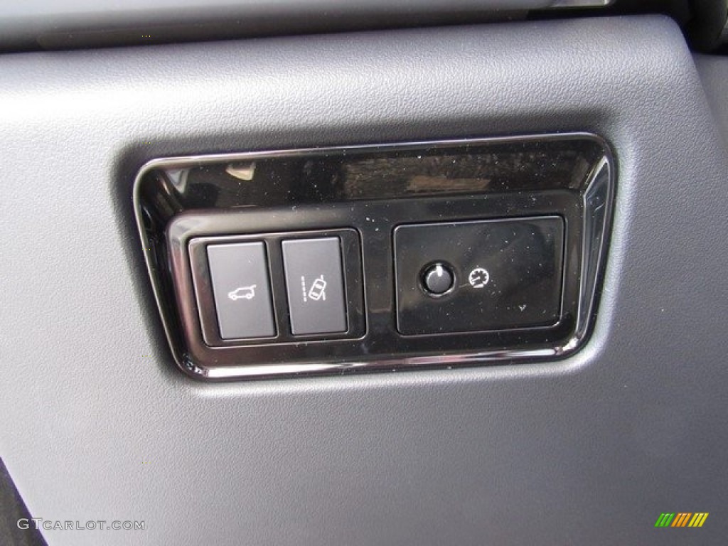 2018 Jaguar F-PACE 30t AWD R-Sport Controls Photo #127129183