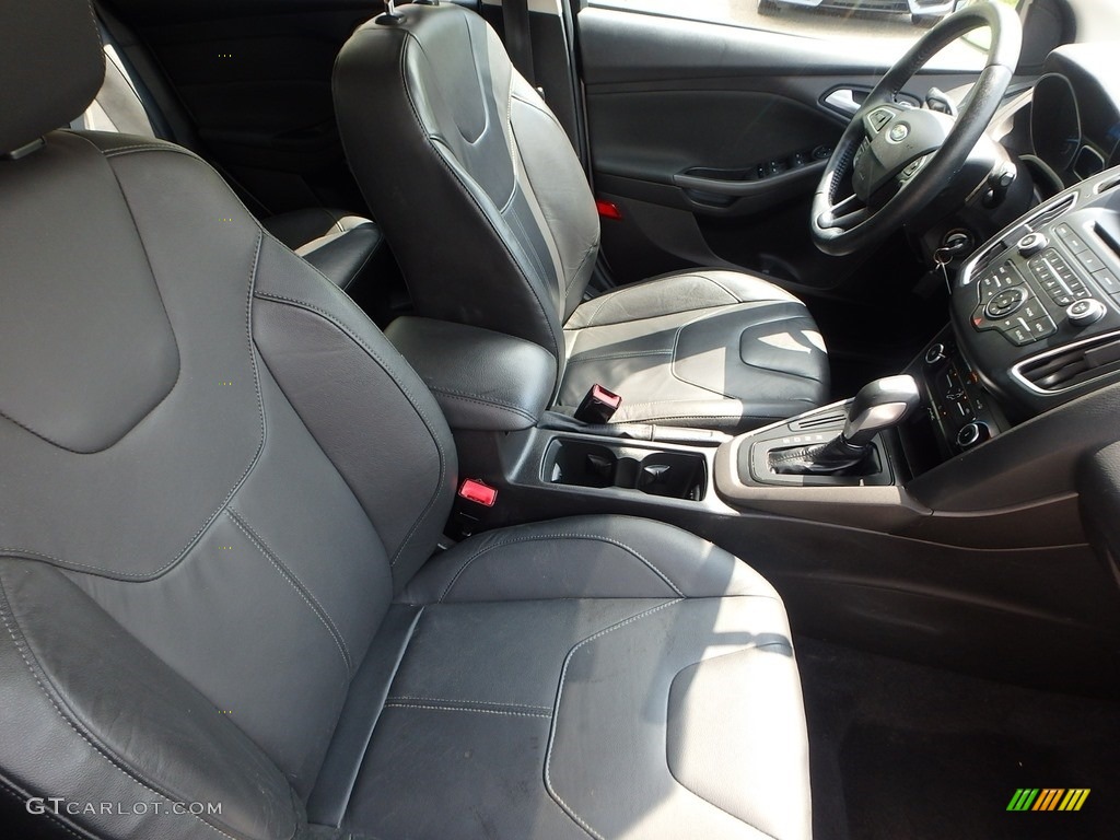 2015 Focus SE Hatchback - Ingot Silver Metallic / Charcoal Black photo #11