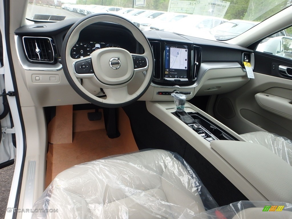 Blonde Interior 2018 Volvo XC60 T5 AWD Momentum Photo #127148696