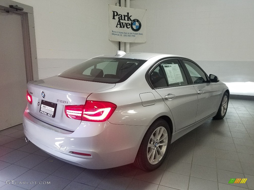 2018 3 Series 320i xDrive Sedan - Glacier Silver Metallic / Black photo #5