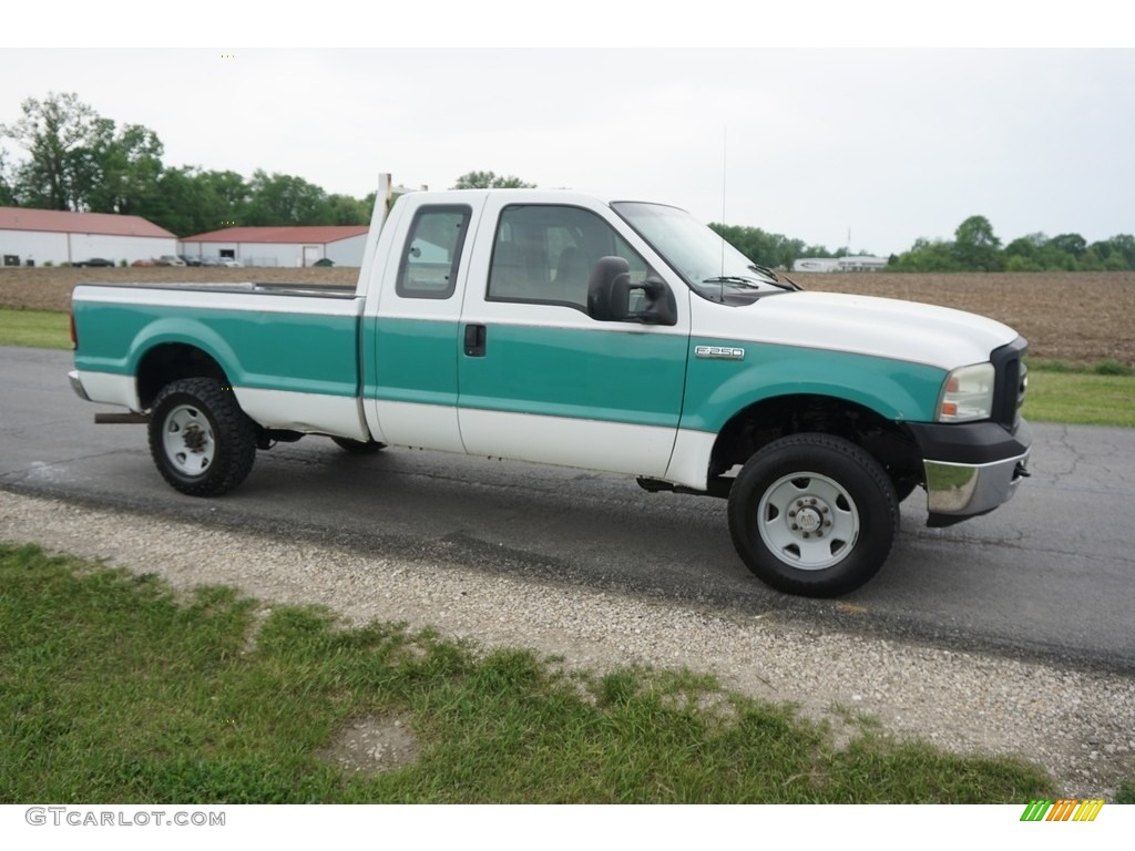 2007 F250 Super Duty XL SuperCab 4x4 - Oxford White Clearcoat / Medium Flint photo #2