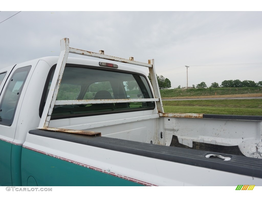 2007 F250 Super Duty XL SuperCab 4x4 - Oxford White Clearcoat / Medium Flint photo #33