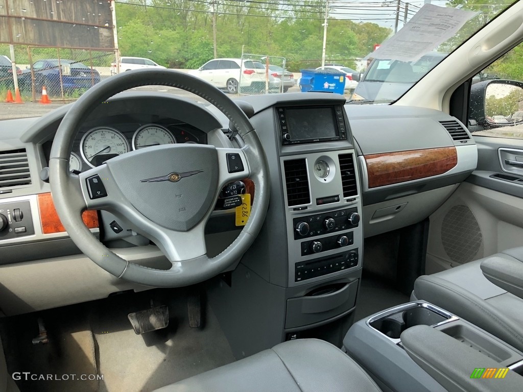 2008 Town & Country Touring - Inferno Red Crystal Pearlcoat / Medium Pebble Beige/Cream photo #14