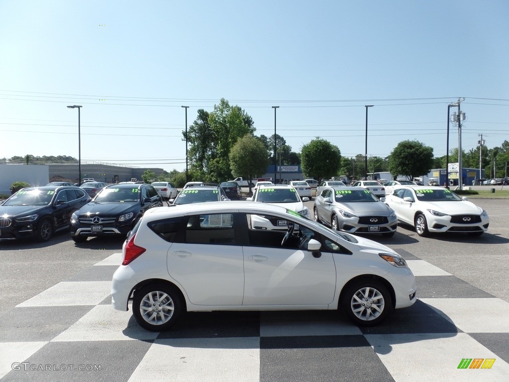 2017 Versa Note SV - Aspen White / Charcoal photo #3