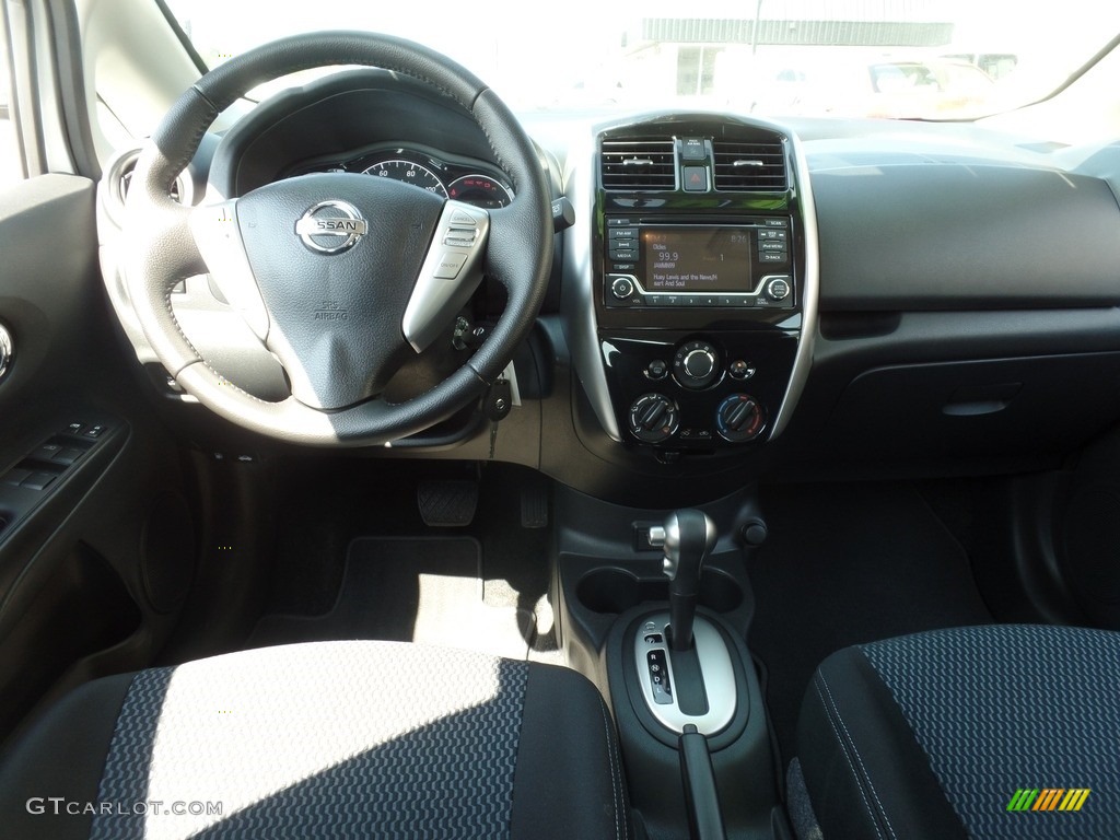 2017 Versa Note SV - Aspen White / Charcoal photo #14