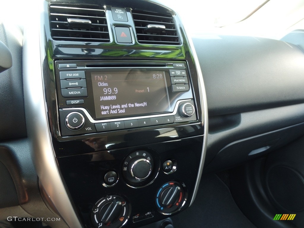 2017 Versa Note SV - Aspen White / Charcoal photo #16