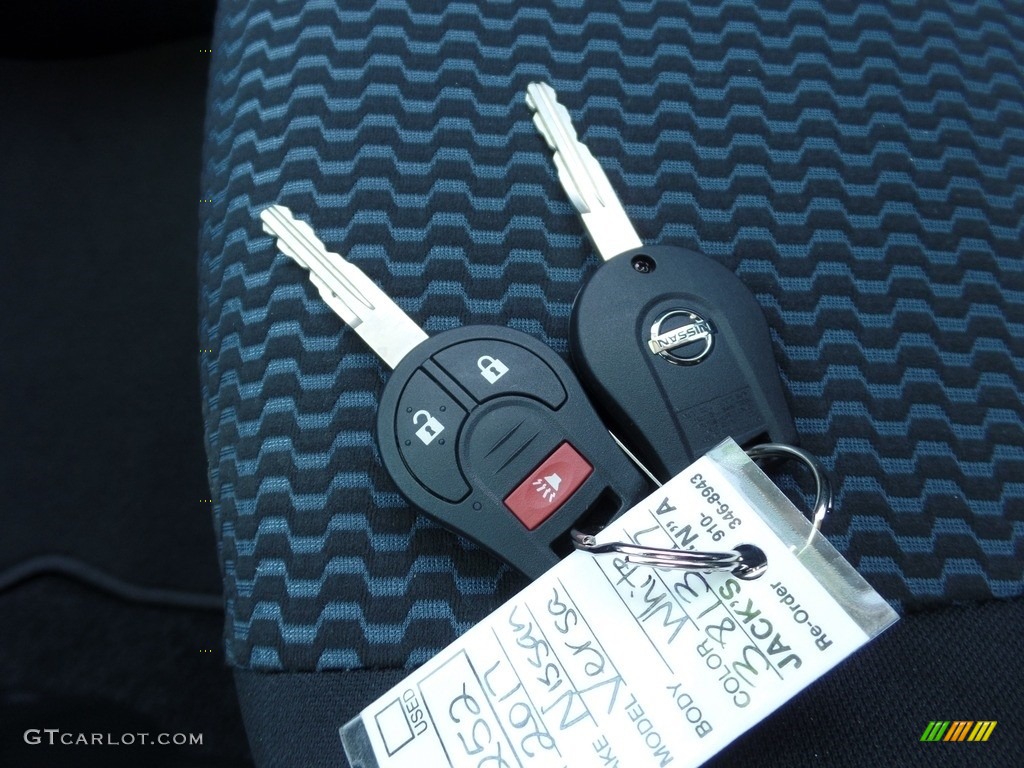 2017 Versa Note SV - Aspen White / Charcoal photo #20