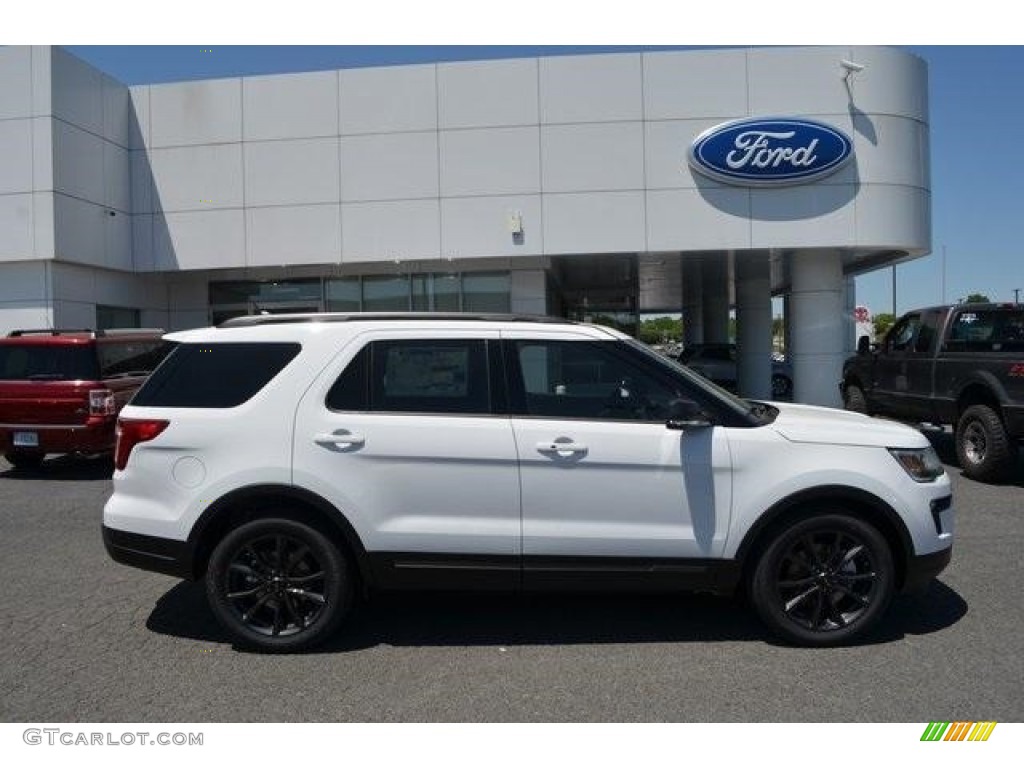 2018 Explorer XLT - Oxford White / Ebony Black photo #2