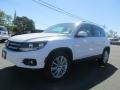 Candy White - Tiguan SE Photo No. 3