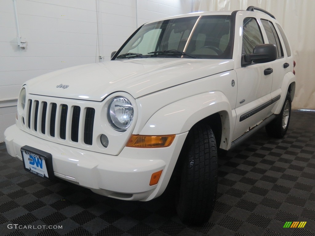 2007 Liberty Sport 4x4 - Stone White / Khaki photo #5
