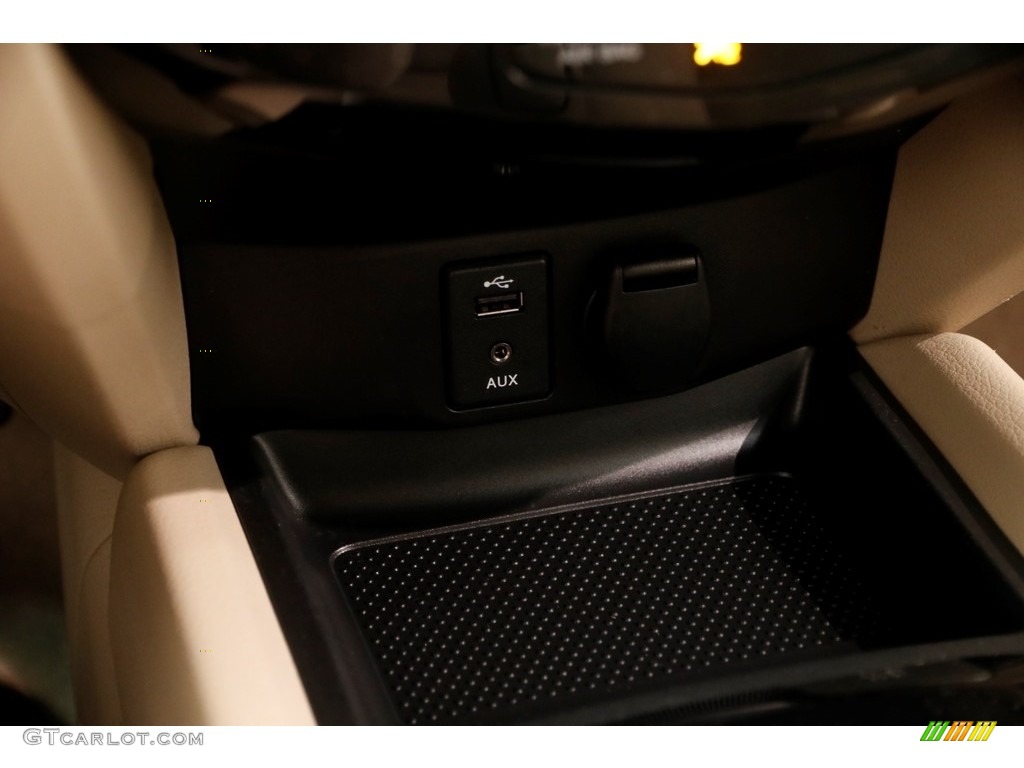 2014 Rogue SV AWD - Moonlight White / Almond photo #13