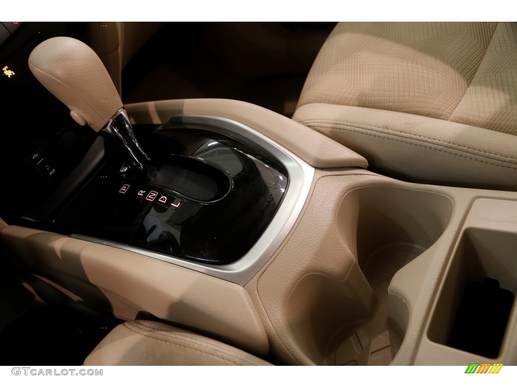 2014 Rogue SV AWD - Moonlight White / Almond photo #14