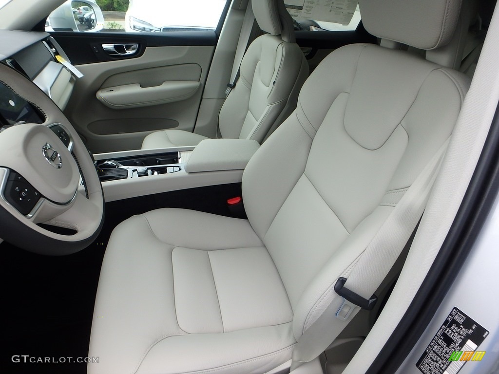 2018 Volvo XC60 T5 AWD Momentum Front Seat Photo #127218876
