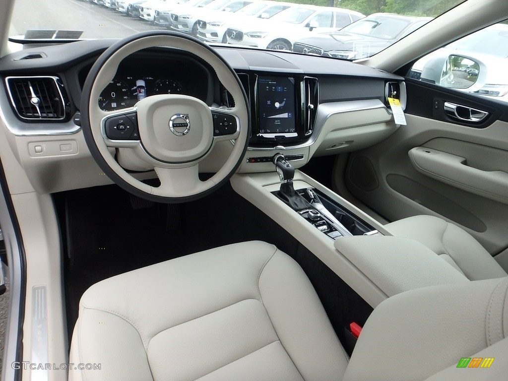 Blonde Interior 2018 Volvo XC60 T5 AWD Momentum Photo #127218921