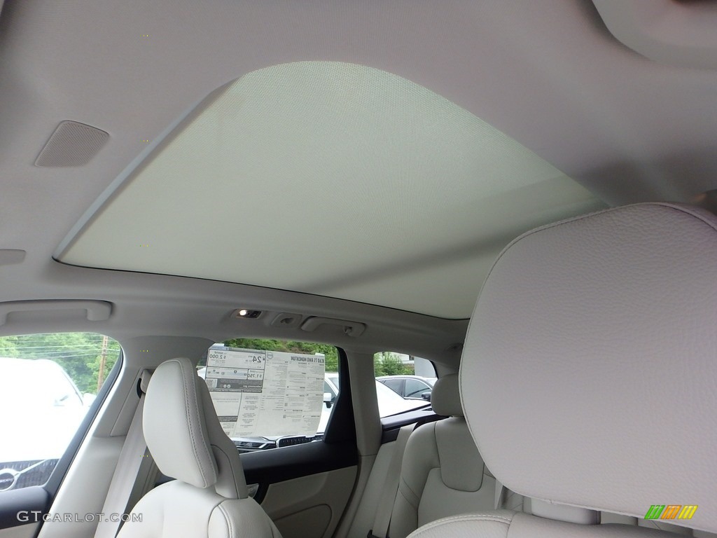 2018 Volvo XC60 T5 AWD Momentum Sunroof Photo #127219002
