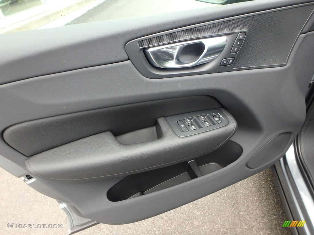 2018 XC60 T6 AWD Momentum - Osmium Grey Metallic / Charcoal photo #10