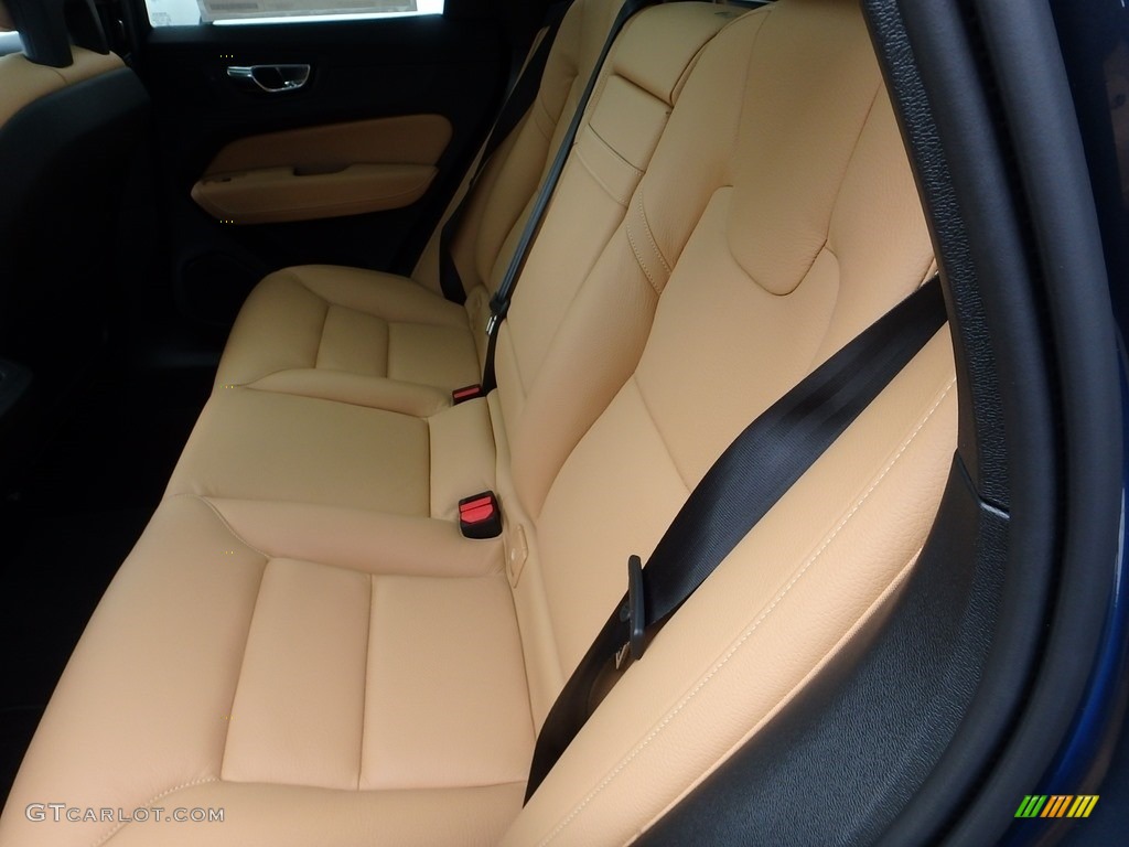 2018 XC60 T6 AWD Momentum - Denim Blue Metallic / Amber photo #8