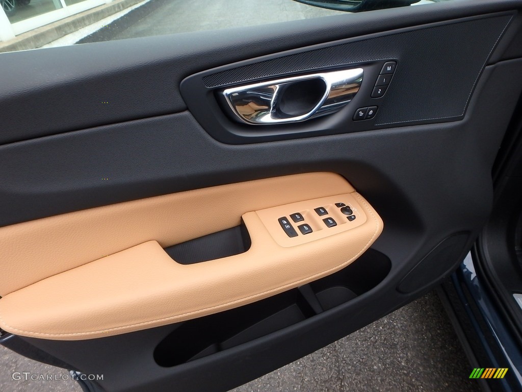2018 XC60 T6 AWD Momentum - Denim Blue Metallic / Amber photo #10