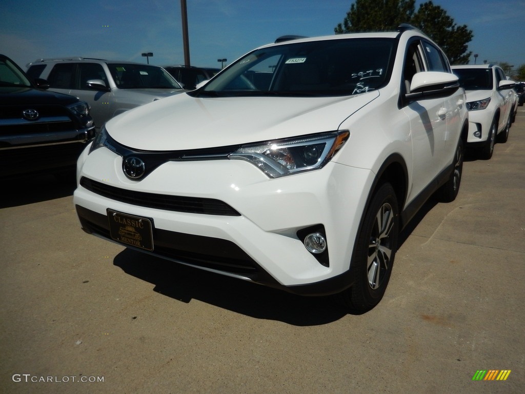 2018 RAV4 XLE - Super White / Ash photo #1