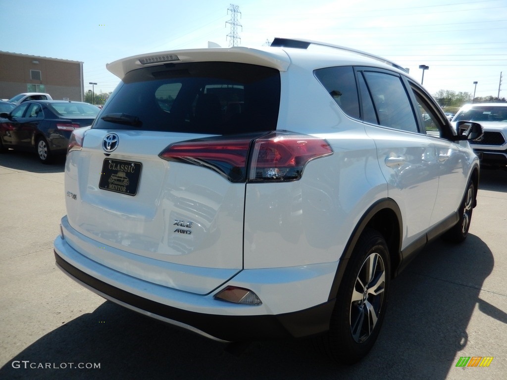 2018 RAV4 XLE - Super White / Ash photo #2
