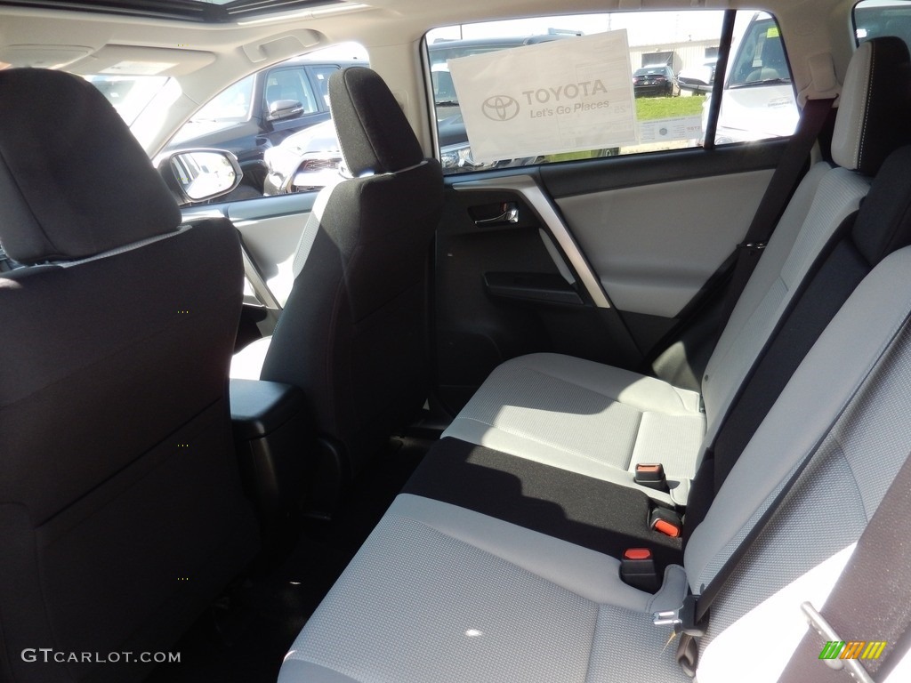 2018 RAV4 XLE - Super White / Ash photo #5
