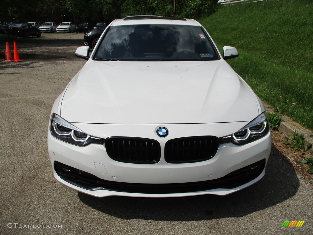 2018 3 Series 330i xDrive Sedan - Alpine White / Black photo #8