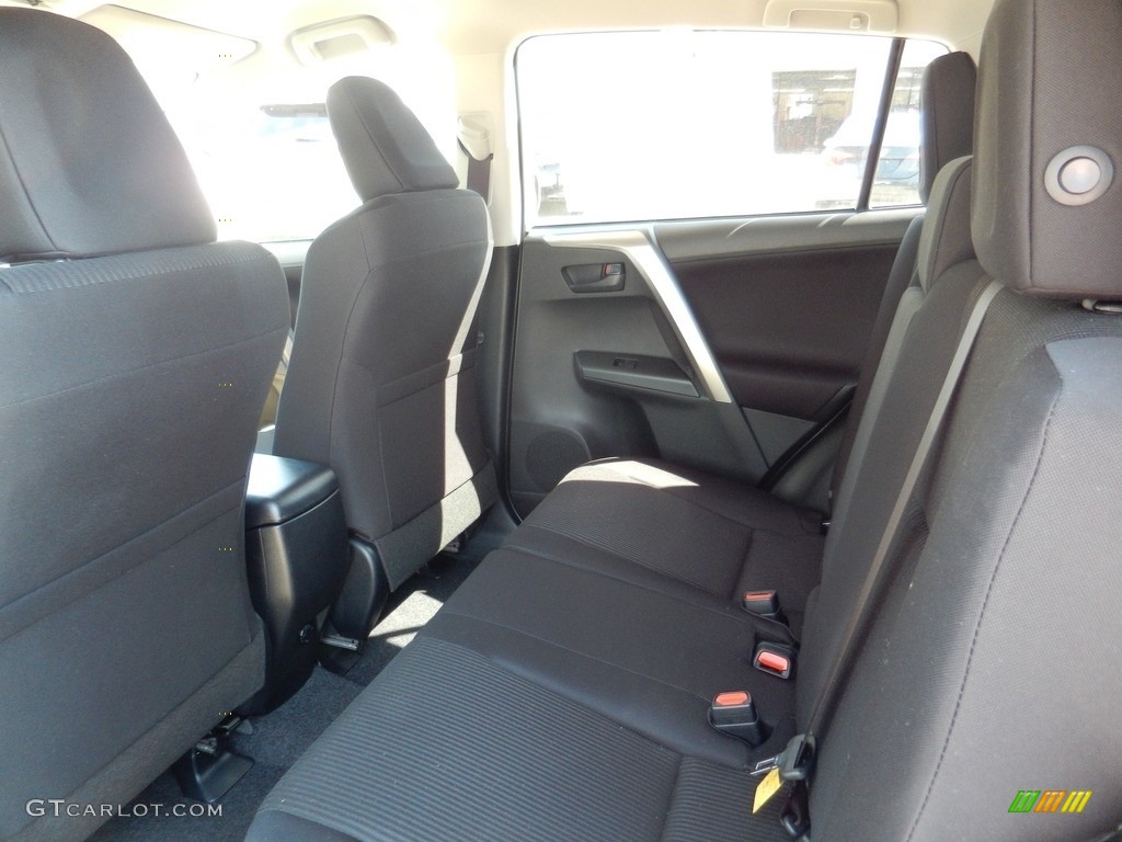 2018 RAV4 LE - Super White / Black photo #4