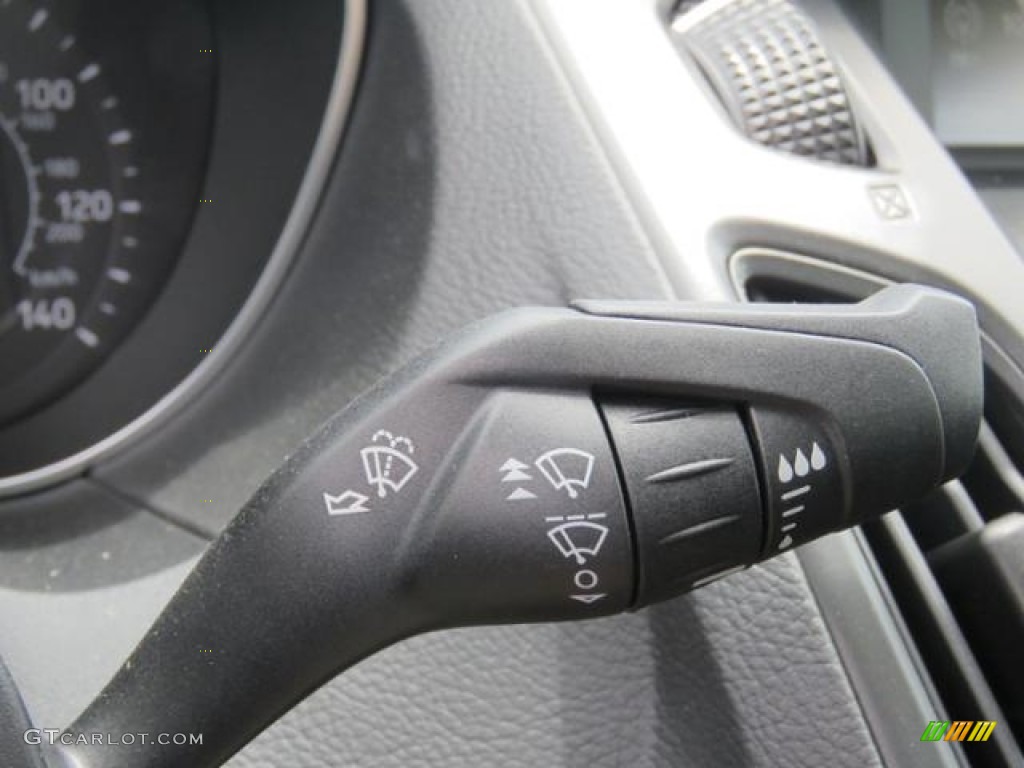 2018 Ford Focus S Sedan Controls Photo #127233103
