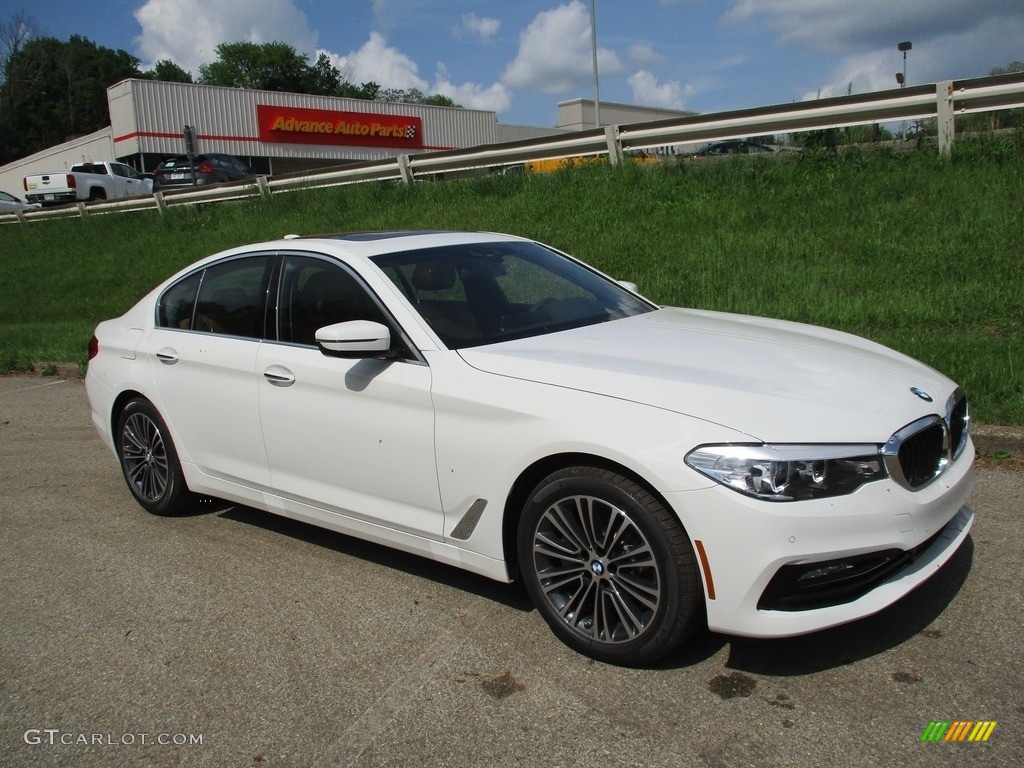 2018 5 Series 530i xDrive Sedan - Alpine White / Cognac photo #1