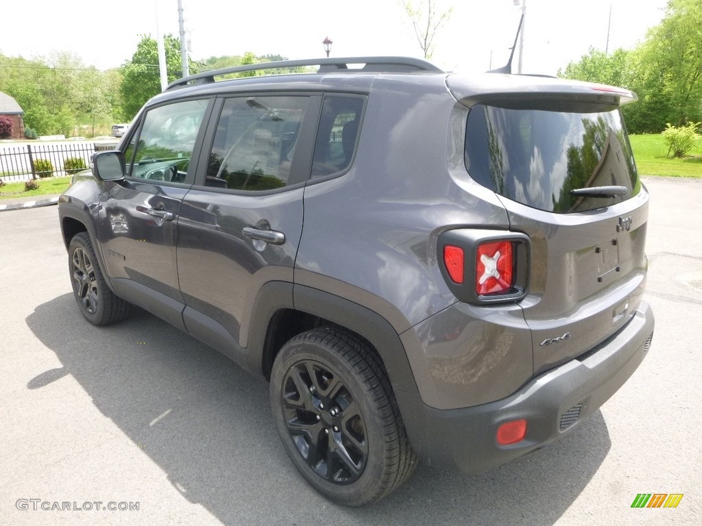 2018 Renegade Latitude 4x4 - Granite Crystal Metallic / Black photo #3