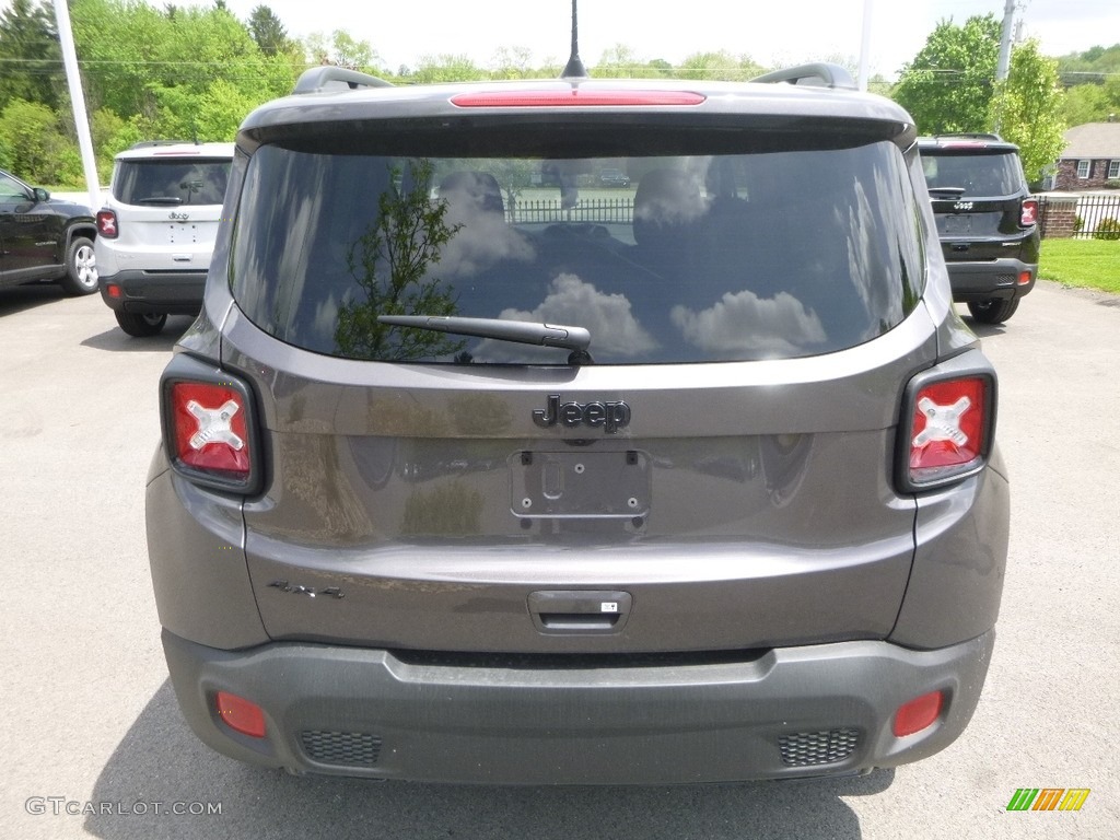 2018 Renegade Latitude 4x4 - Granite Crystal Metallic / Black photo #4