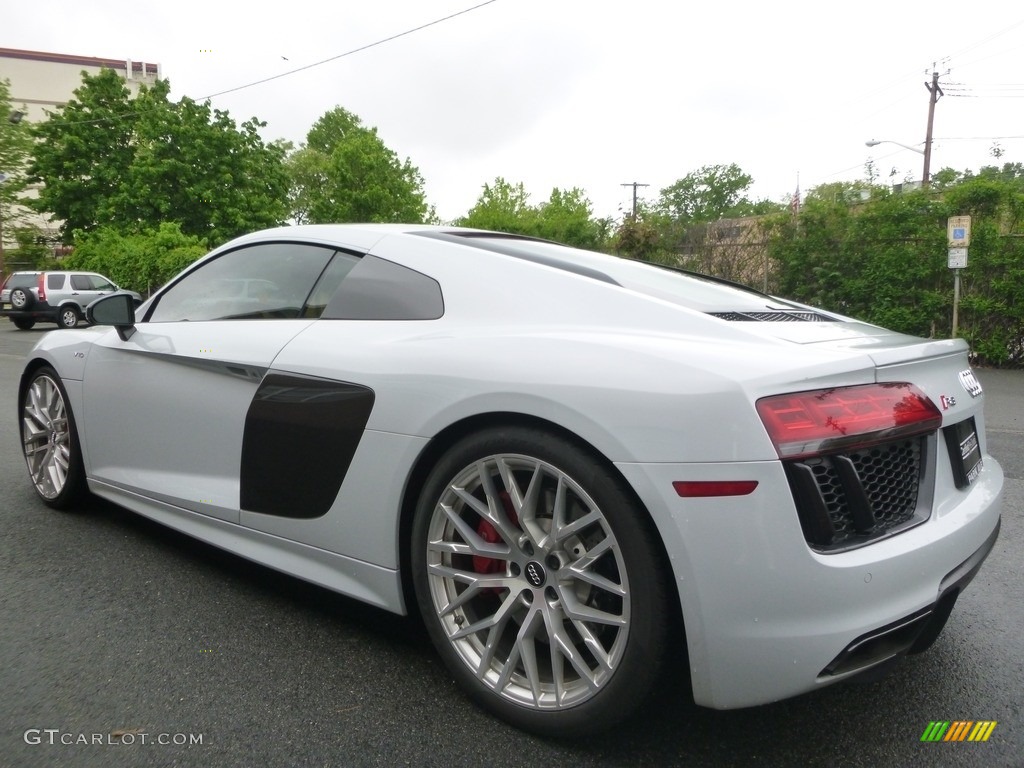 2017 R8 V10 - Suzuka Gray Metallic / Black/Express Red Stitching photo #3