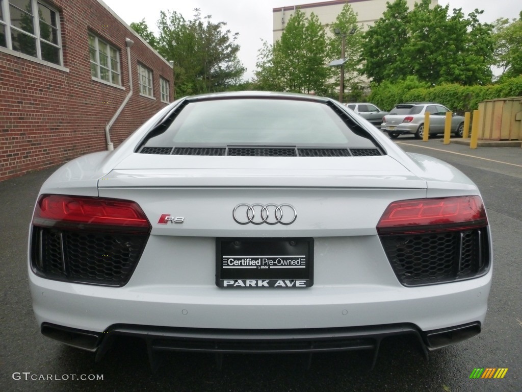 2017 R8 V10 - Suzuka Gray Metallic / Black/Express Red Stitching photo #4