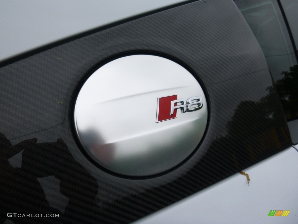 2017 R8 V10 - Suzuka Gray Metallic / Black/Express Red Stitching photo #20