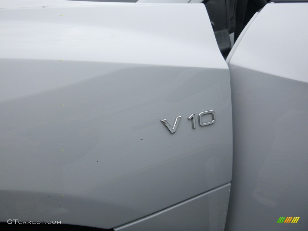 2017 R8 V10 - Suzuka Gray Metallic / Black/Express Red Stitching photo #22