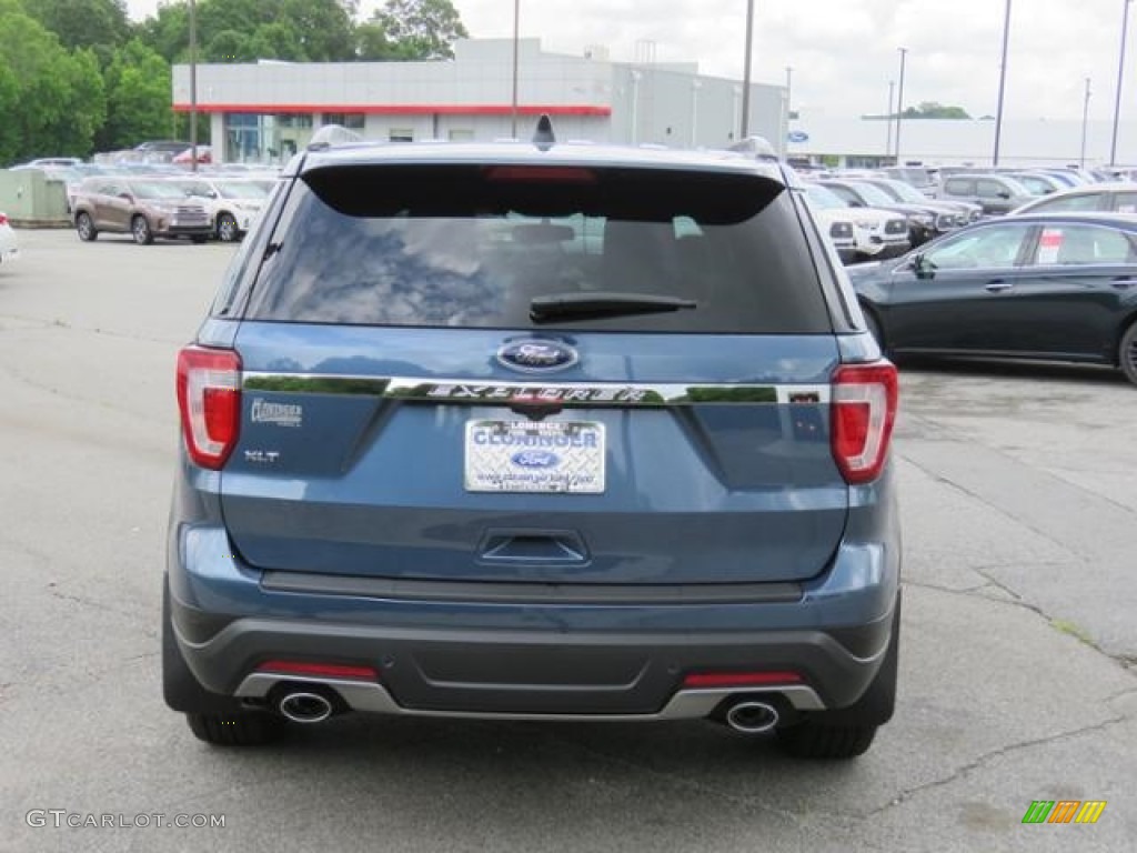 2018 Explorer XLT - Blue Metallic / Medium Stone photo #24