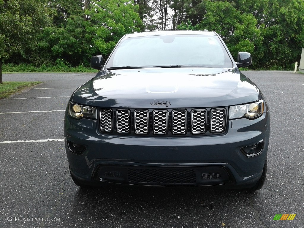 2018 Grand Cherokee Altitude 4x4 - Rhino / Black photo #3