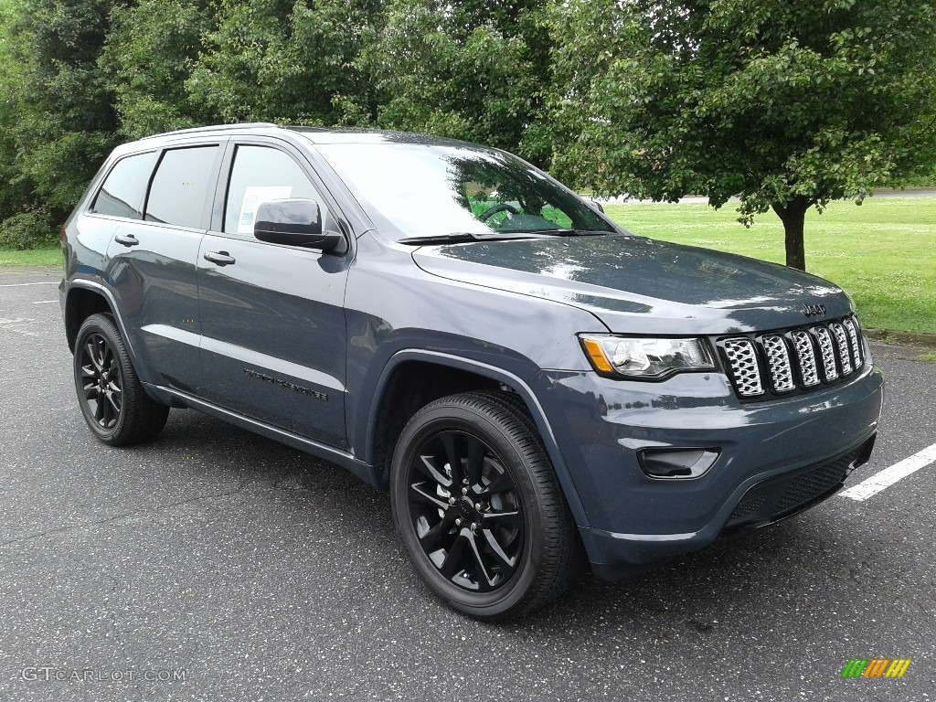 2018 Grand Cherokee Altitude 4x4 - Rhino / Black photo #4