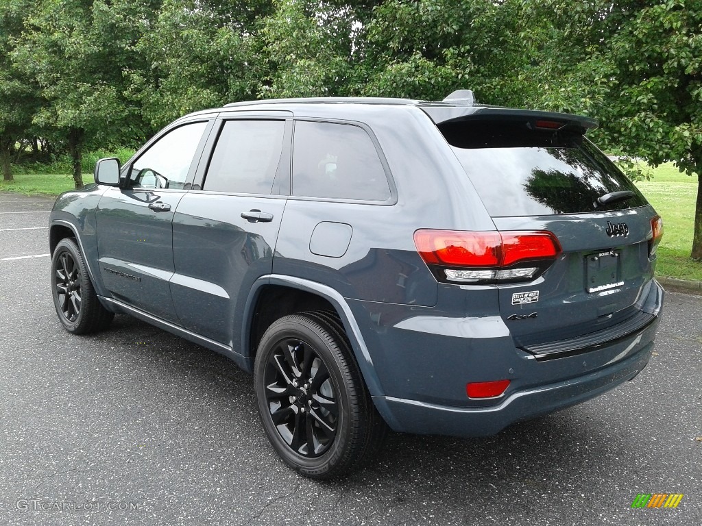 2018 Grand Cherokee Altitude 4x4 - Rhino / Black photo #8