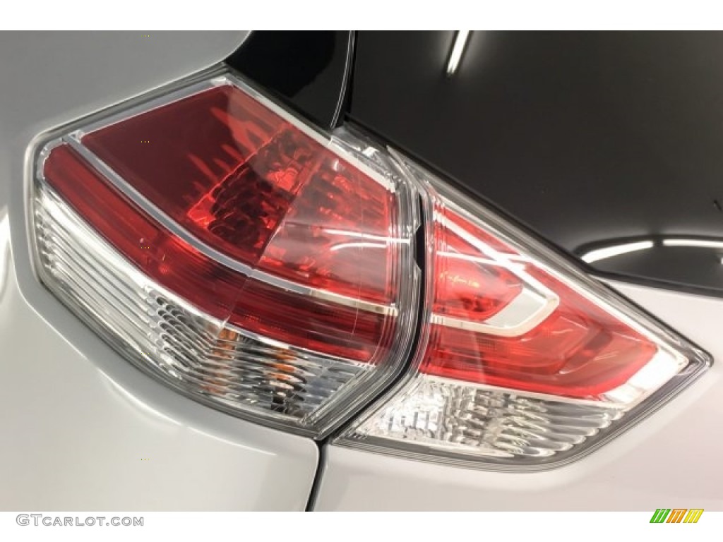 2015 Rogue SL - Brilliant Silver / Charcoal photo #31