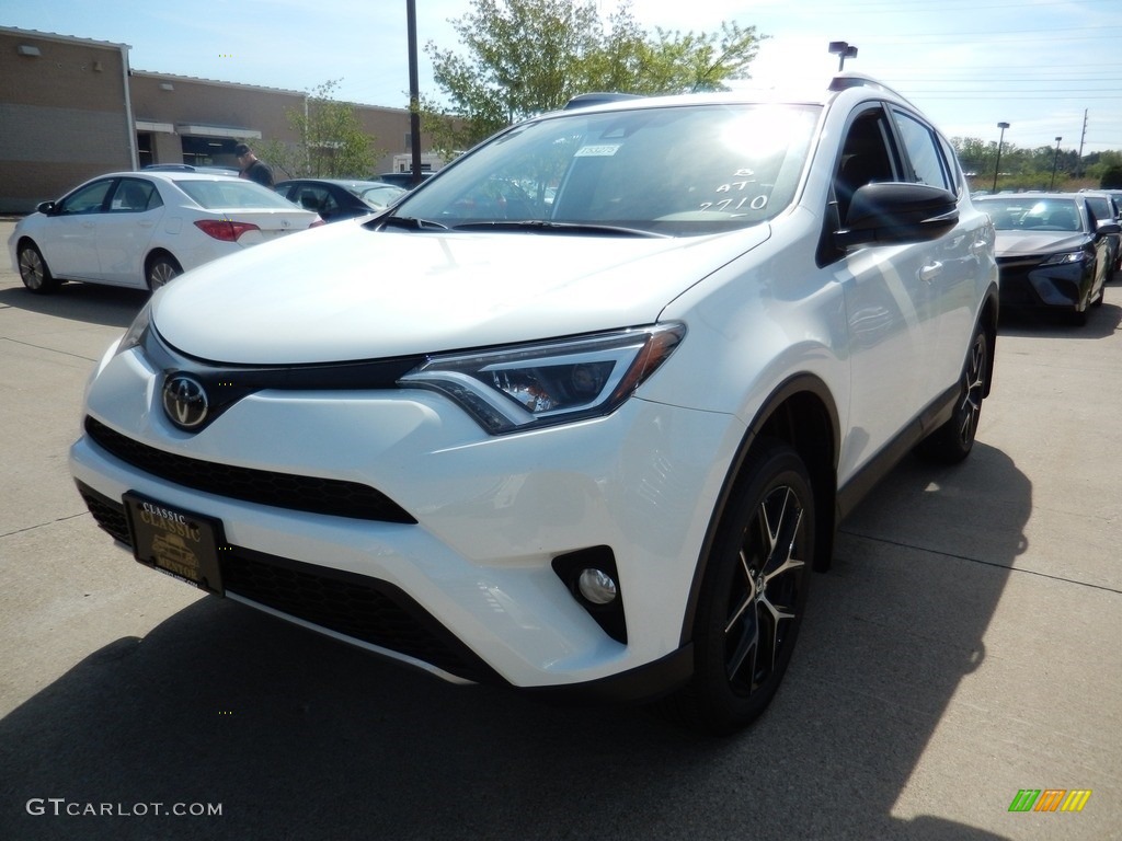 2018 RAV4 SE AWD - Super White / Black photo #1