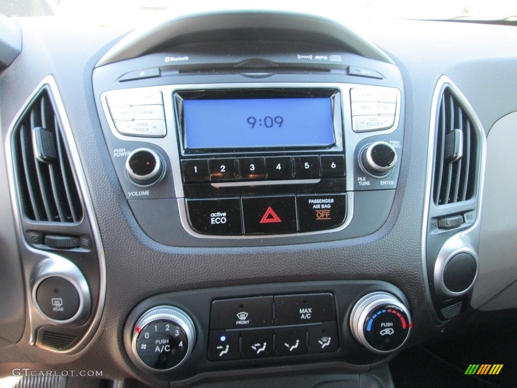 2012 Tucson GLS - Cotton White / Taupe photo #25