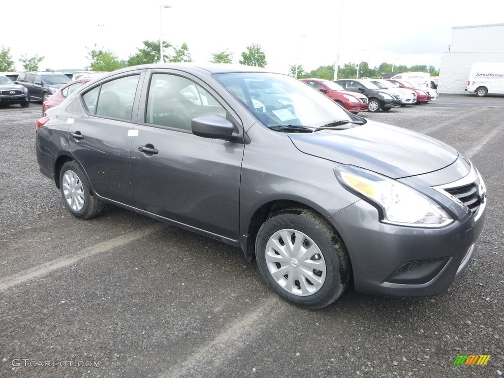 2018 Versa S - Gun Metal Metallic / Charcoal photo #1