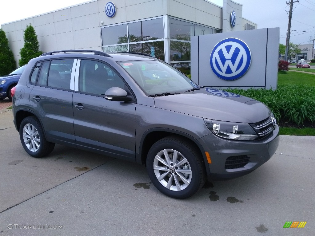 Reflex Silver Metallic 2018 Volkswagen Tiguan Limited 2.0T 4Motion Exterior Photo #127318262
