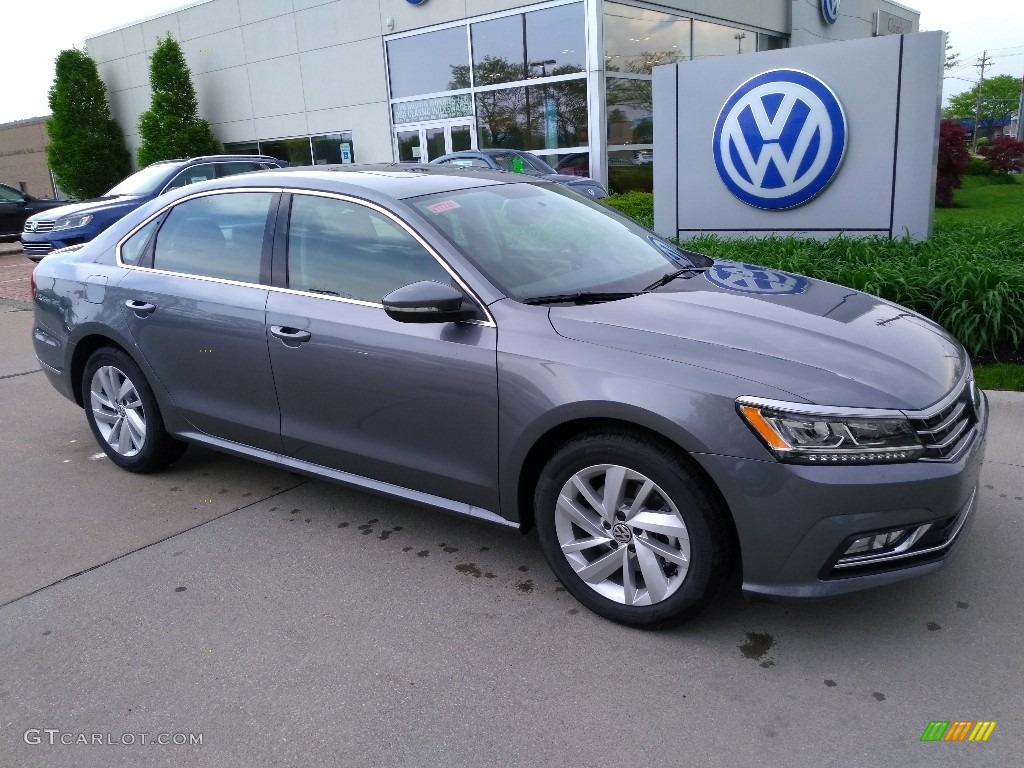 2018 Volkswagen Passat SE Exterior Photos