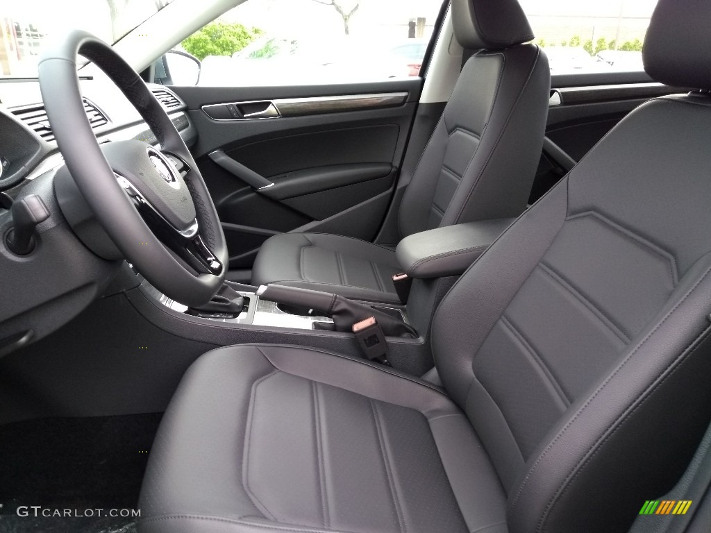 2018 Volkswagen Passat SE Interior Color Photos