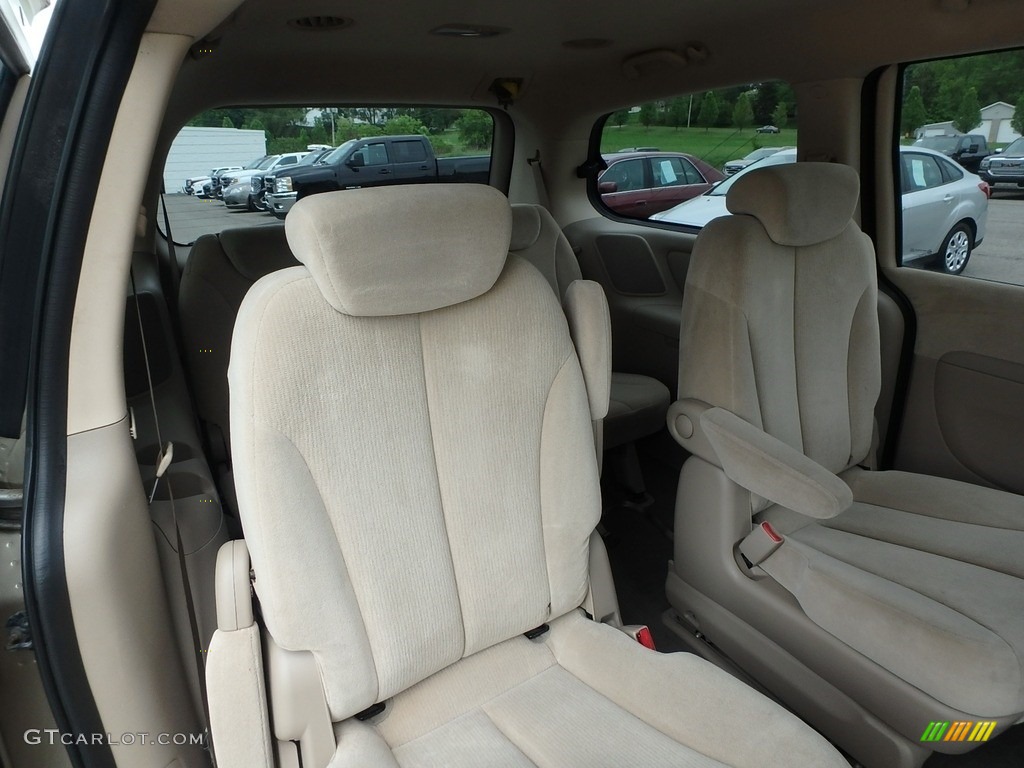 2008 Sedona LX - Sunset Gold Metallic / Beige photo #8