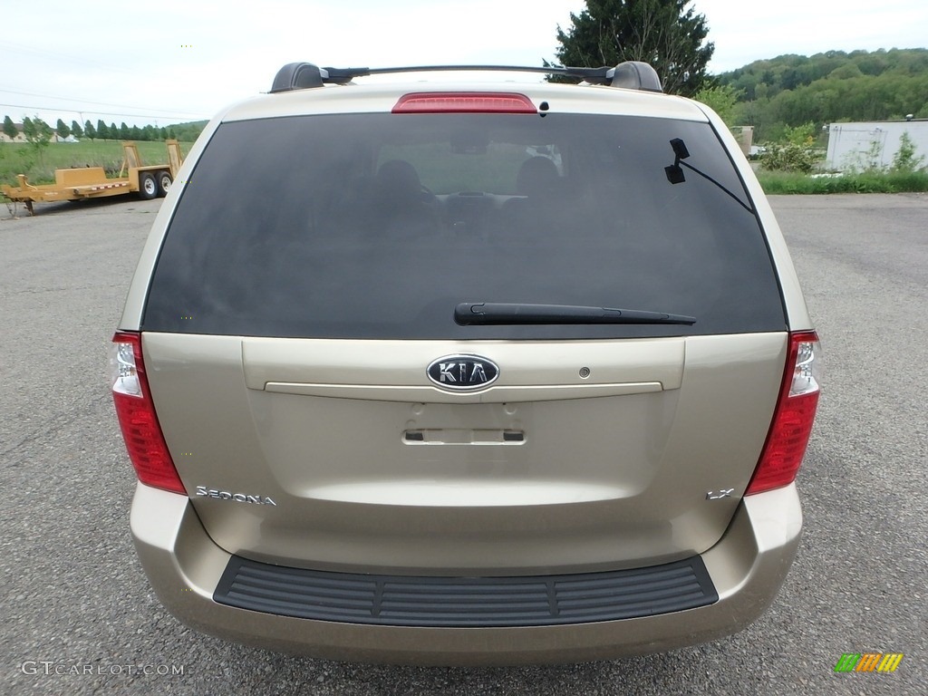 2008 Sedona LX - Sunset Gold Metallic / Beige photo #10